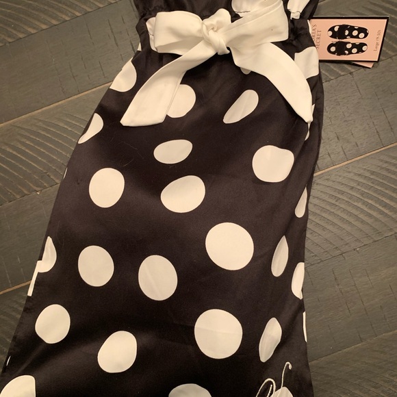 NWT Victoria’s Secret slippers - Picture 3 of 6